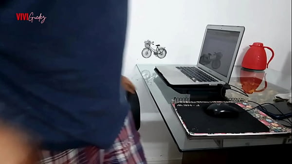 que acabou dando pro neg&atilde;o que fodeu sem d&oacute; cu e buceta da safada! A morena&ccedil;a do corp&atilde;o bronzeado e cheio de curvas perfeitas tinha acabado de ficar solteira