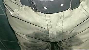 Pantalón orinado con pañal de tela y olor a amoniaco primera parte