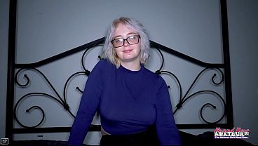 Blonde, vollbusige Annie Archer im Hotel: Analabenteuer, tiefe, leidenschaftliche Penetration!