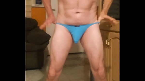 Baile striptease con tanga de elefante terminan...