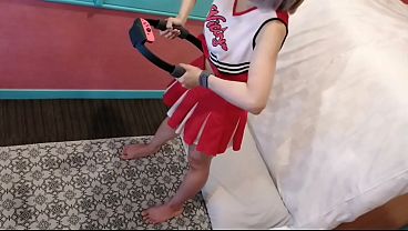 可愛い巨乳人妻がエロいチアガールコスチュームでエクササイズ3。上から覗き見る。Home made amateur 個人撮影 kawasaki