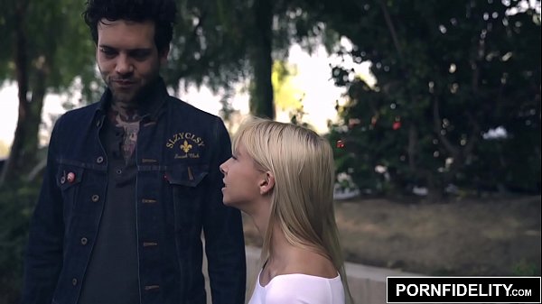 PORNFIDELITY Kenzie Reeves Is Just What Small Hands Needs