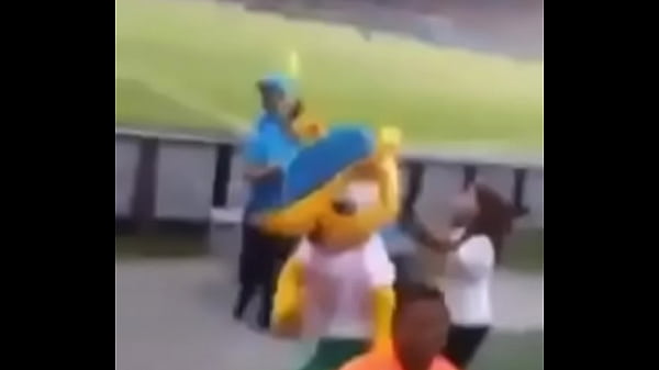 Fuleco gay dando fuga