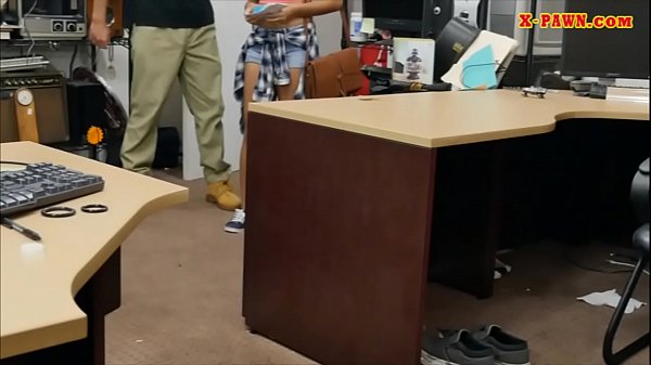 Babe trying to sell her ring and screwed