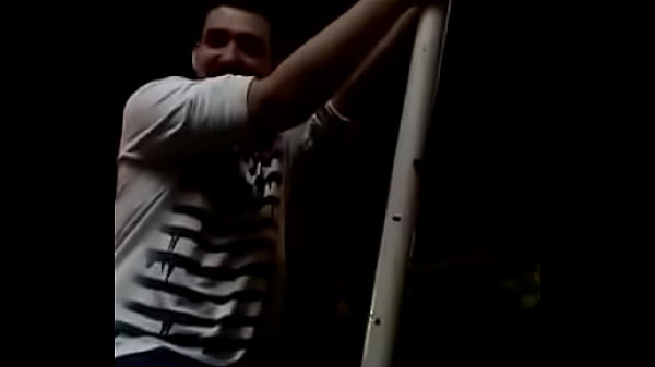 QUÍMICA SARADÃO FAZENDO POLE DANCE