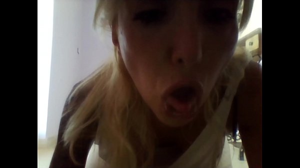 stepmum teases you ... it's so beautiful! her ass is soft and welcoming ... put it inside but careful! has the vice of the farts