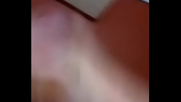 Novinho Tocando Uma no Banheiro