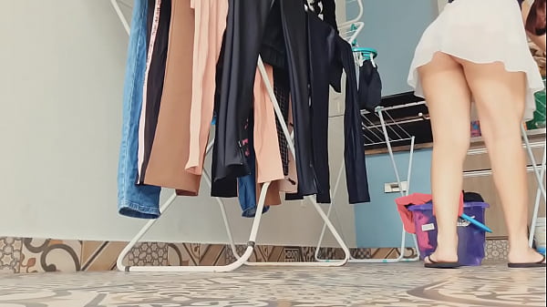 mah santos flagrada em seu quintal