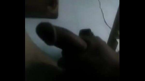 Carnicero mostrando su longaniza