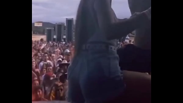 Mel gostosa demais rebolando