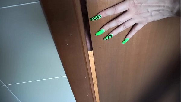Mistress Diva del Tubo slaughters the penis of her