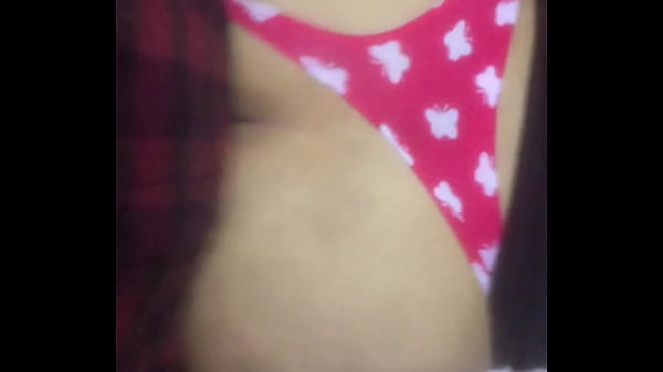 Son Copain Ne La Sort Pas Car C'est Une Pandémie, Alors Je Viens La Mettre Dedans