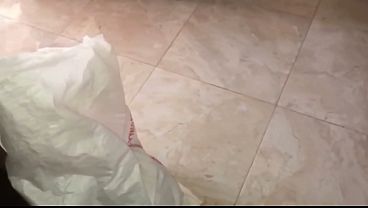 Me puse en cuatro para que me penetre lentamente