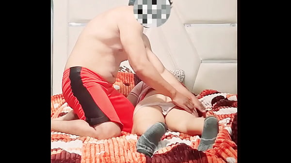 Encontre  a mi cu&ntilde;ada en la cocina en calzon y me la culeo sin condon