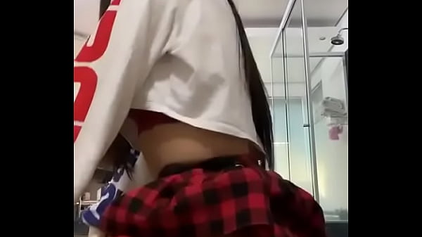 Juliana tram rolling in her thong
