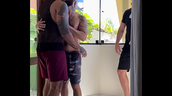 O marid&atilde;o levou o puto pra eu comer e ficou gra...