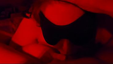 Red Light Videos - Sexo oral íntimo e de perto! Uma rapidinha rápida em um vídeo de zona vermelha.