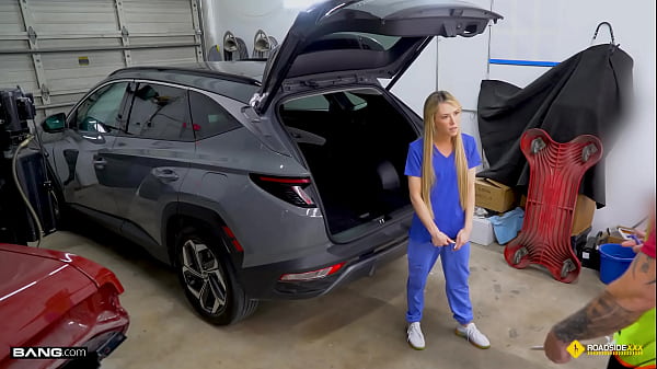 Roadside - Petite Blonde Ashley Tee Trades Pussy For Auto Repairs