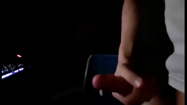 Batendo umazinha até gozar