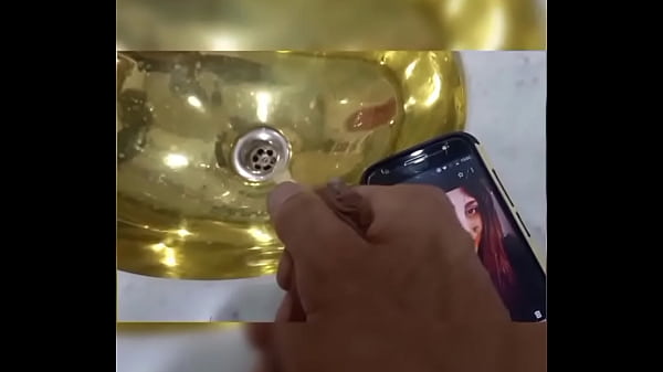 Mis amigos se hacen la paja por mi novia!