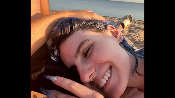 Download Video - Sex on a public beach - &Scy;reampie