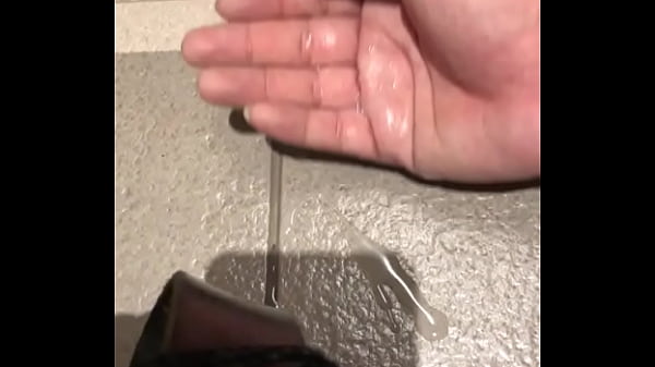 Quay lén vắt tinh sục cặc dùm anh toilet