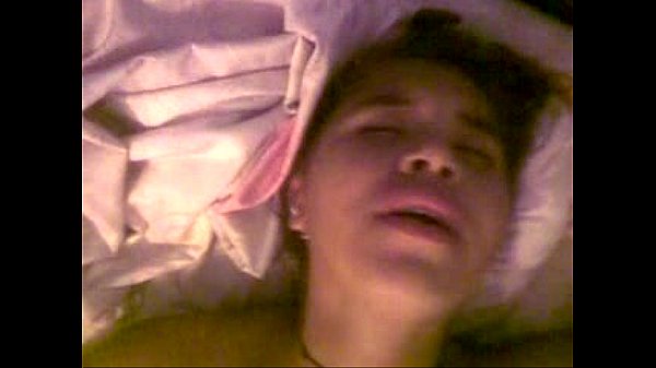 Download Video - JOVEN PUTA VENEZOLANA DE VALENCIA LE GUSTALLEVAR DEDOS Y MAMAR