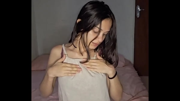 Fodendo compulsivamente minha buceta at&eacute; eu vir...