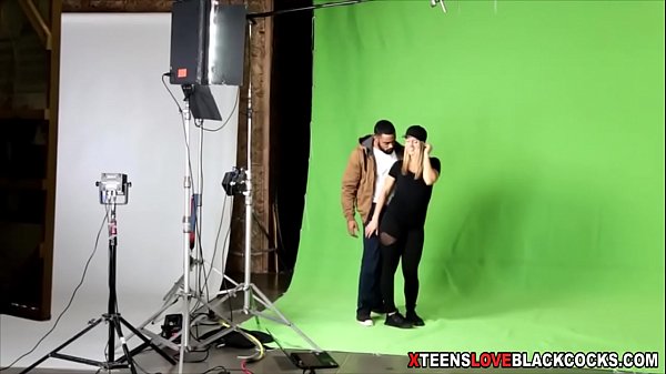 Rapper guy fucks a background dancer from his clip