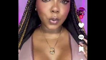 Mi hermanastra tiktoker colombiana me deja correrme en su cara en directo