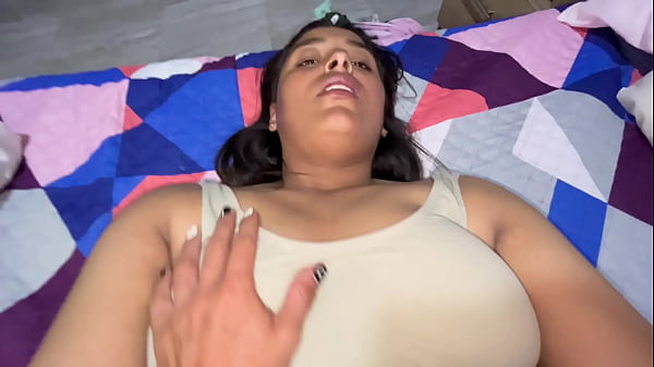 Miaandaxel - Sexo arriesgado con madrastra cachonda en el sofa!