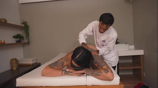 Thick Latina MILF Takes Massive Dick From Masseuse Before Boss Catches Them