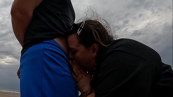 BBW Miss Lily Monroe Gives Deep Blowjob To Random Walker By The Sea