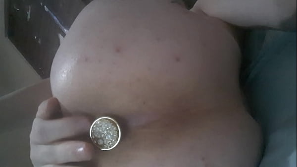 Brincando com o plug anal