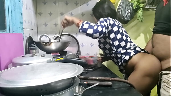Mumbai Ashu - गाव से आही मेड को कुछ पत्ता नही था तो मालिक ने उसी का फायदा उटाया और मेड को चोद दिया(हिन्दी क्लीयर ऑडियो)
