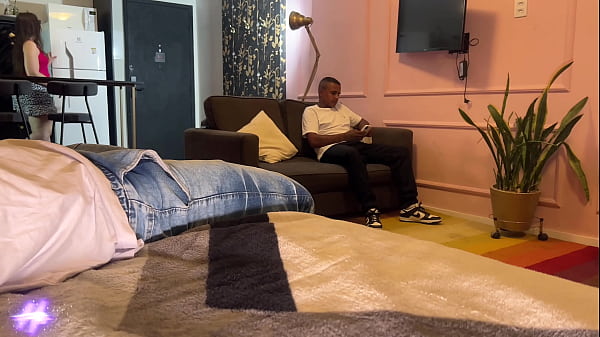 M&eacute;nage com MILF brasileira maravilhosa montando numa grande vara preta