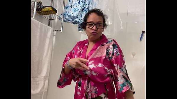 Anna Mature Mature latina dancing in her robe, subscribe to my to see the big reveal .com/annamariamaturelatina