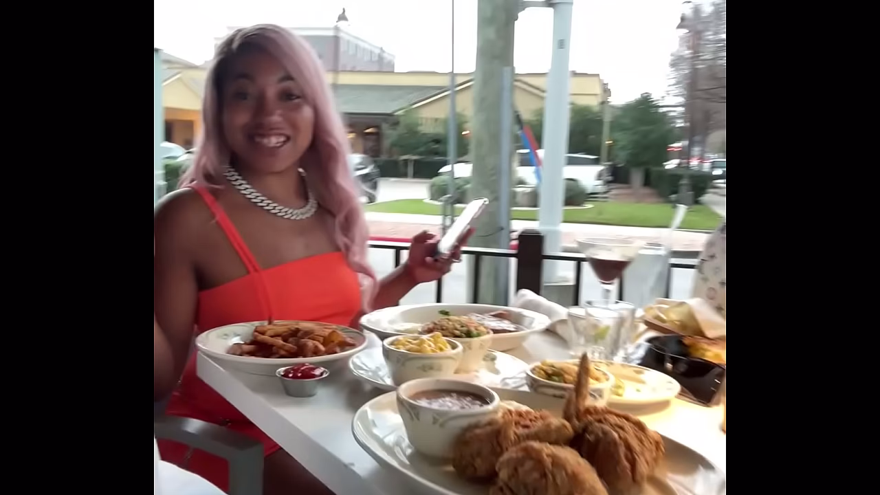 Str8rich and fijii downtown Houston having lunch in the city