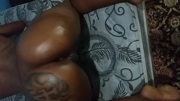 Fodendo e gozando no cu e na buceta da Funkeira Puta