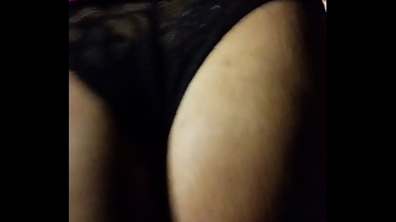 Jovencita de 18 años sentada sobre una polla
                    gostosa 18yo rabuda novinha muchos negros