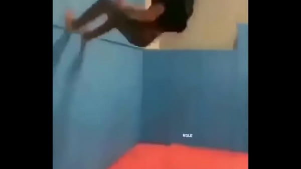 Gostosa transando com pintudo de cachorrinho