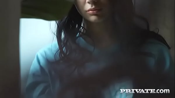 Sexy teen Emily Bender enjoys anal & creampie