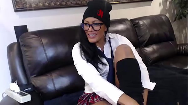 Big Tits, Thick Legs & Big Ass! Maxine X Wanna Test Her Sex Toy Again!