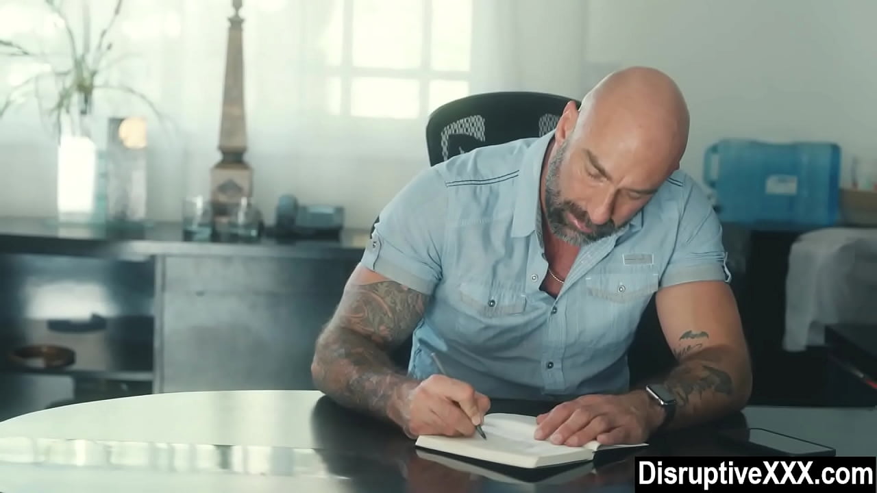 El padrastro viudo se une a su hijastro en la ducha
                    sex young old gay family bareback taboo big cock big dick stepfather stepdad dilf stepson stepdaddy gay sex old and young gay porn step daddy fucked up family step son muchos negros