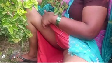 Indian bhabhi outdoor sex in village