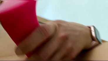 Dazzlingfacegirl - Je joue avec mes jouets et je me fait bien jouir.