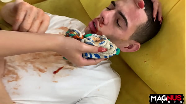 Download Video - Caiu na net famosinha do insta indo para maltrata seu cuzinho guloso
