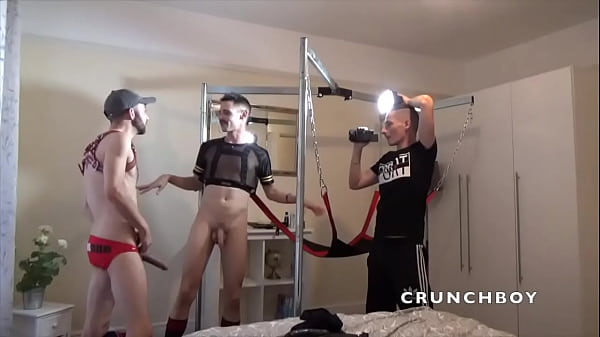 porn cam slut fucked raw in sling by daddy xxl ...