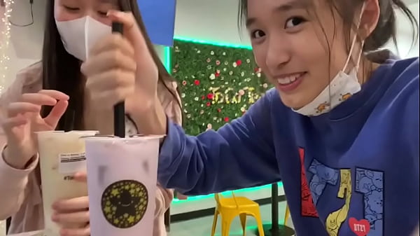 Jenny Huỳnh Và Ống Hút