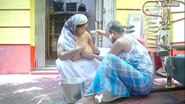 Download Video - Desi indian Milk Man Fucks Bhabhi ji After Seeing Her Huge Milky Boobs &lpar; Hindi Audio &rpar;